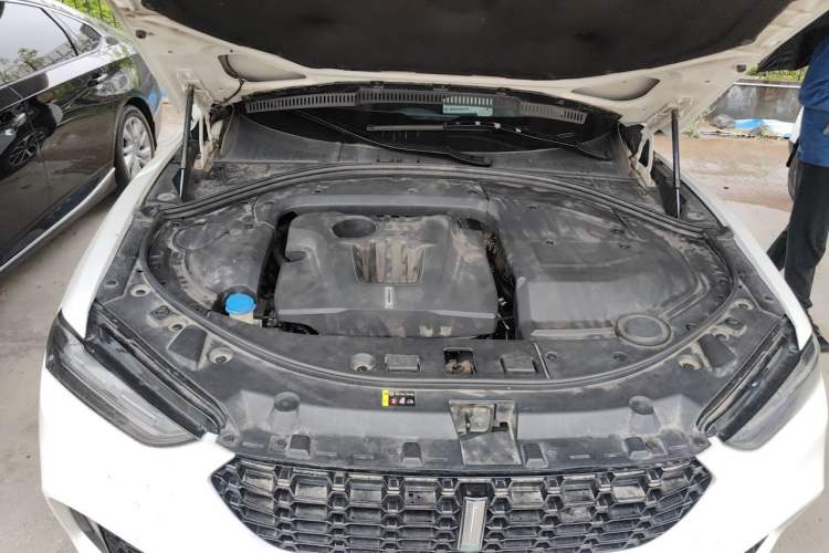 Used Wey VV7 2017 2.0T Luxury Model Engine Bay