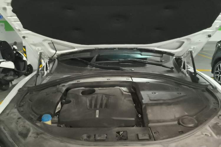 Used Wey VV7 2017 2.0T Ultra-Luxury Version Engine Bay