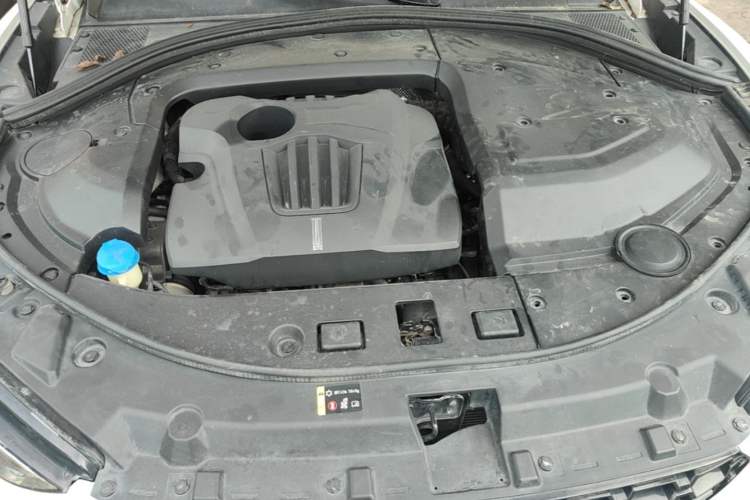 Used Wey VV7 2017 2.0T Ultra-Luxury Version Engine Bay