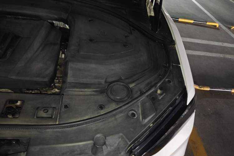Used Wey VV7 2017 2.0T Ultra-Luxury Version Engine Bay Left