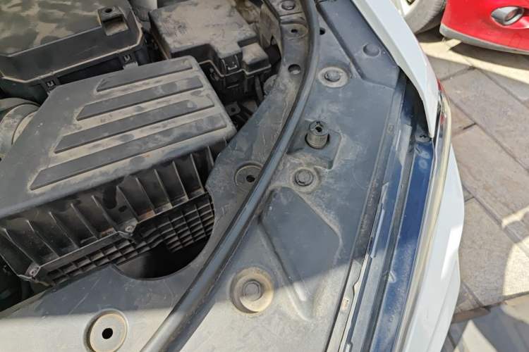 Used Wey VV7 2017 2.0T Flagship Model Engine Bay Left