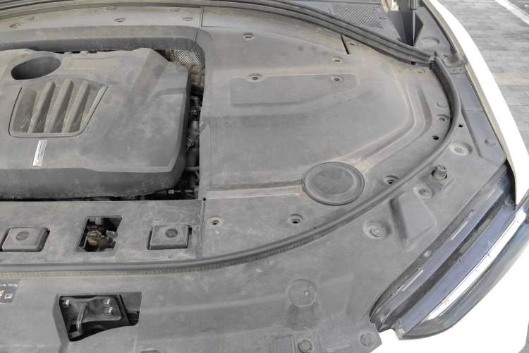 Used Wey VV7 2017 2.0T Ultra-Luxury Version Engine Bay Left