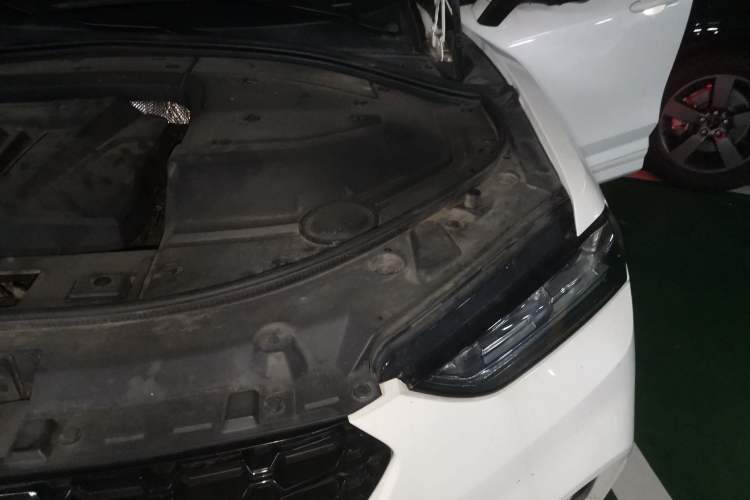Used Wey VV7 2017 2.0T Flagship Model Engine Bay Left