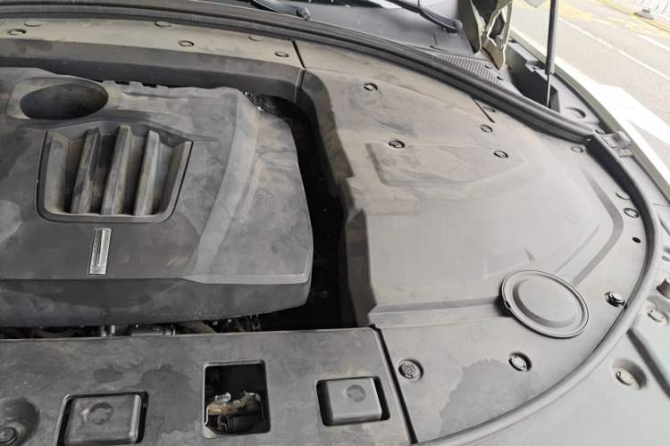 Used Wey VV7 2017 2.0T Ultra-Luxury Version Engine Bay Left