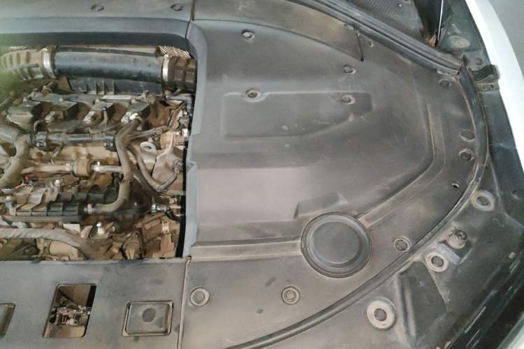 Used Wey VV7 2017 2.0T Ultra-Luxury Version Engine Bay Left