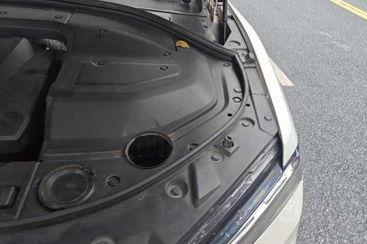Used Wey VV7 2017 VV7c 2.0T Flagship Model Engine Bay Left