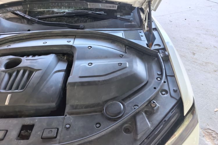 Used Wey VV7 2017 2.0T Ultra-Luxury Version Engine Bay Left
