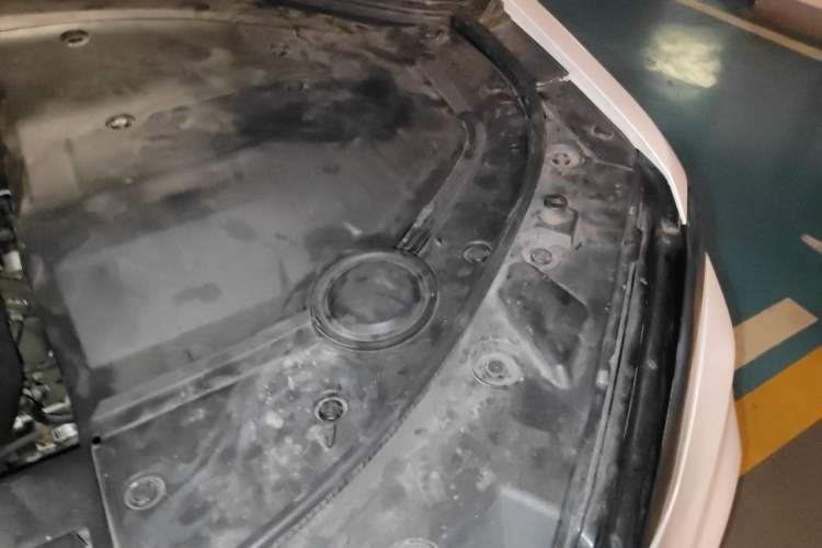 Used Wey VV7 2017 2.0T Flagship Model Engine Bay Left