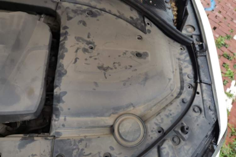 Used Wey VV7 2017 2.0T Flagship Model Engine Bay Left