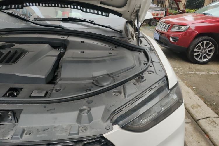 Used Wey VV7 2017 2.0T Ultra-Luxury Version Engine Bay Left