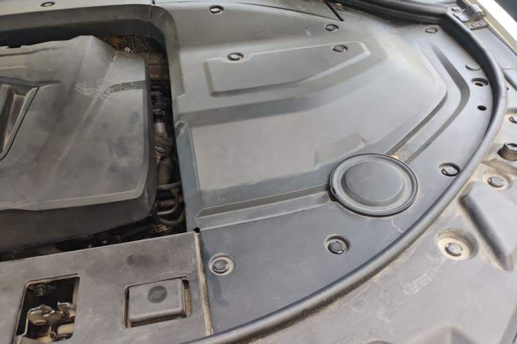 Used Wey VV7 2017 2.0T Flagship Model Engine Bay Left