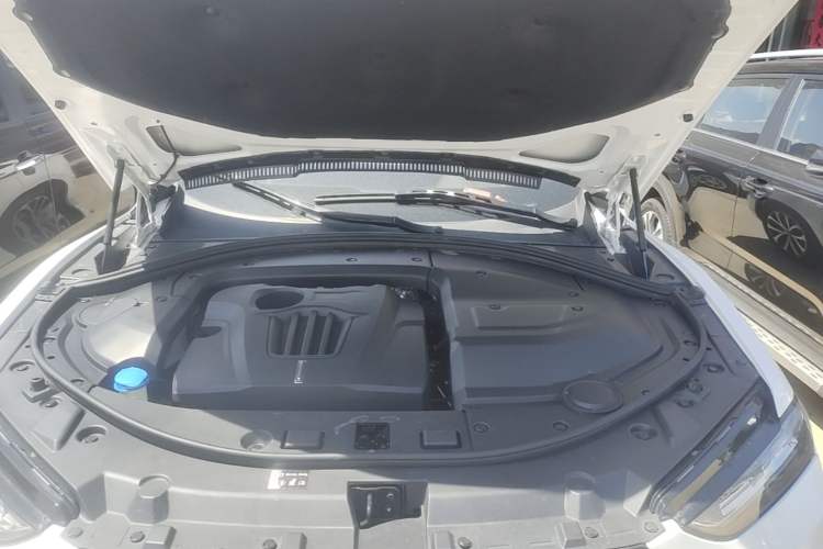 Used Wey VV7 2017 2.0T Ultra-Luxury Version Engine Bay