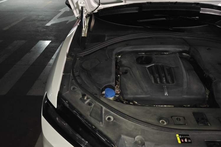 Used Wey VV7 2017 2.0T Ultra-Luxury Version Engine Bay Right