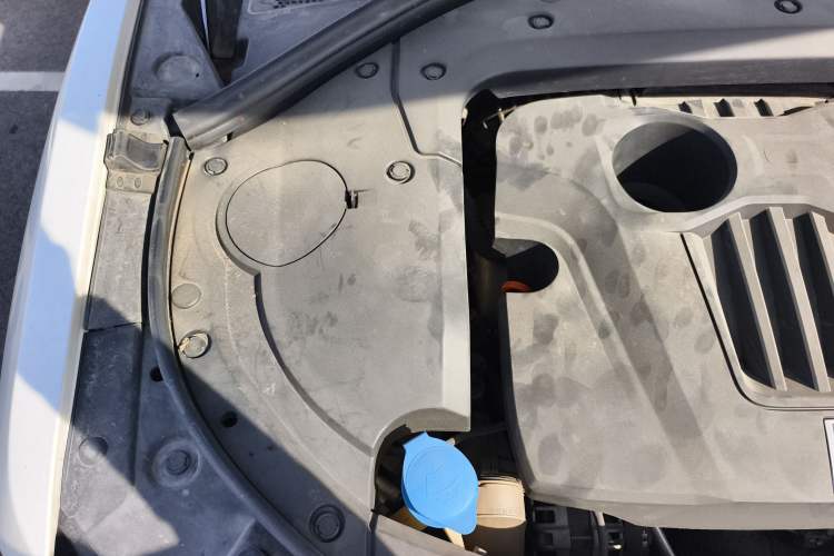 Used Wey VV7 2017 2.0T Ultra-Luxury Version Engine Bay Right