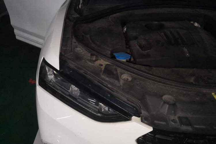 Used Wey VV7 2017 2.0T Flagship Model Engine Bay Right
