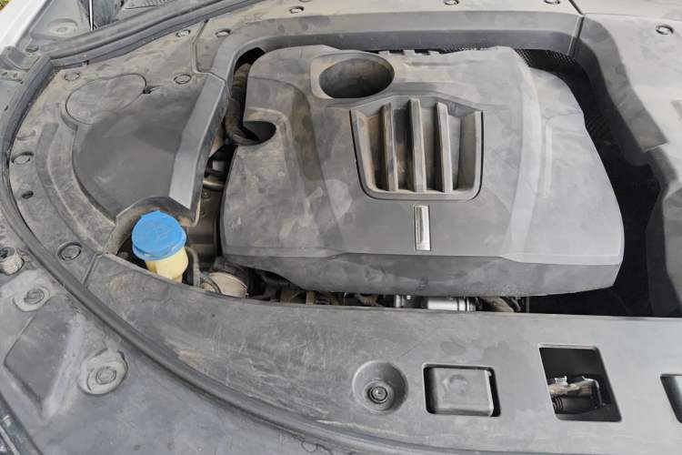 Used Wey VV7 2017 2.0T Ultra-Luxury Version Engine Bay Right