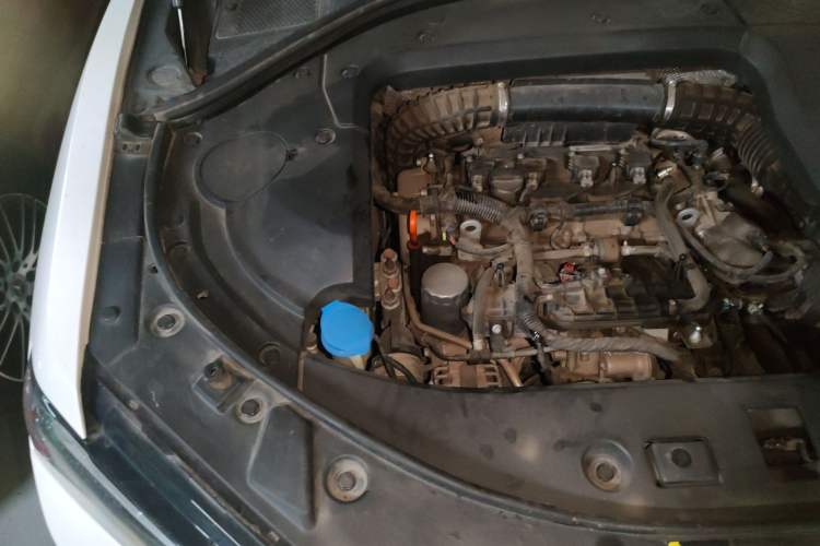 Used Wey VV7 2017 2.0T Ultra-Luxury Version Engine Bay Right
