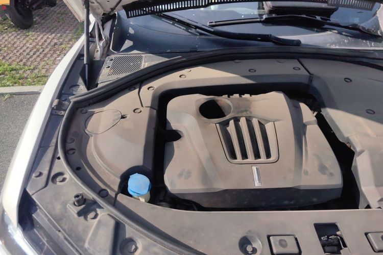 Used Wey VV7 2017 2.0T Ultra-Luxury Version Engine Bay Right