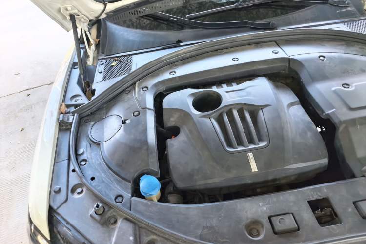 Used Wey VV7 2017 2.0T Ultra-Luxury Version Engine Bay Right