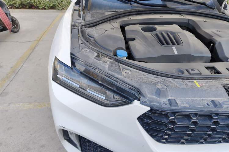 Used Wey VV7 2017 2.0T Ultra-Luxury Version Engine Bay Right