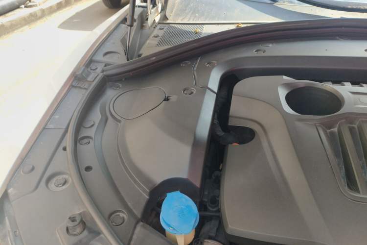 Used Wey VV7 2017 2.0T Flagship Model Engine Bay Right