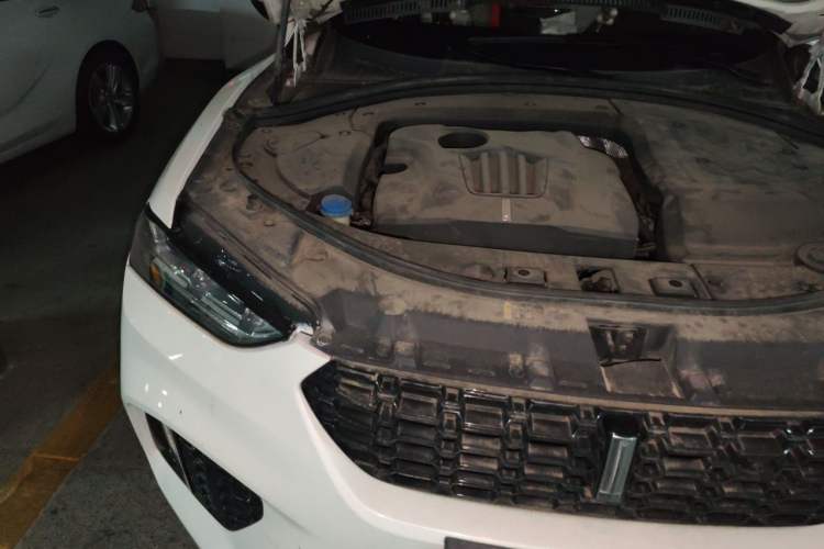 Used Wey VV7 2017 2.0T Ultra-Luxury Version Engine Bay Right