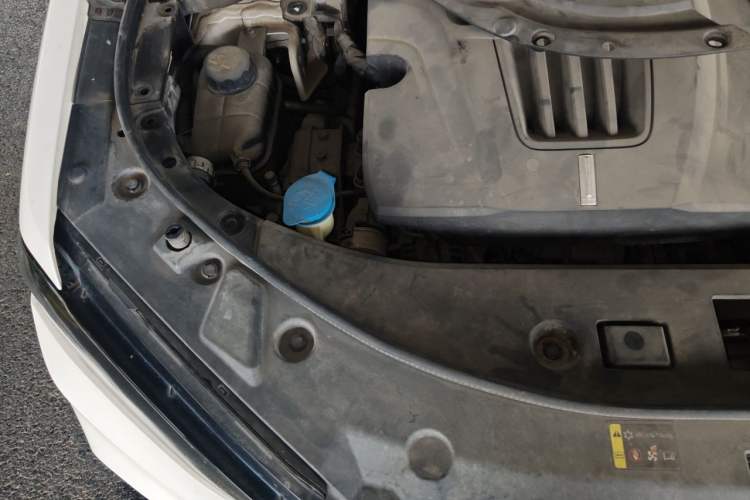 Used Wey VV7 2017 2.0T Flagship Model Engine Bay Right