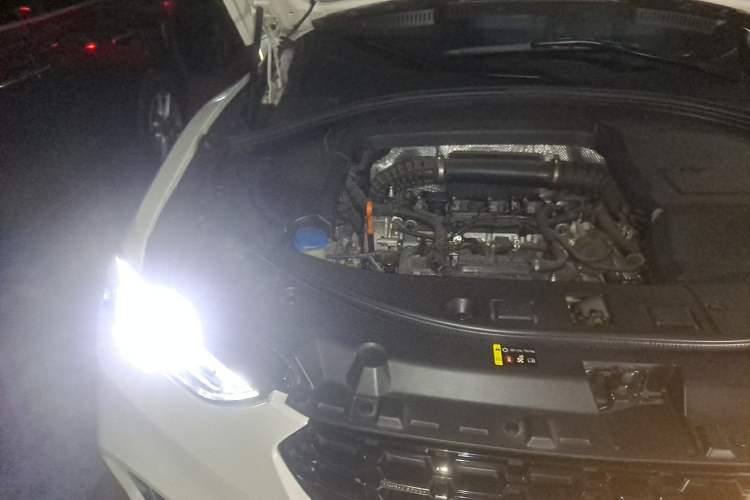 Used Wey VV7 2017 2.0T Flagship Model Engine Bay Right