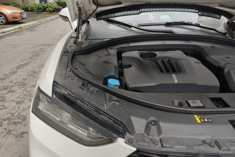 Used Wey VV7 2017 2.0T Ultra-Luxury Version Engine Bay Right