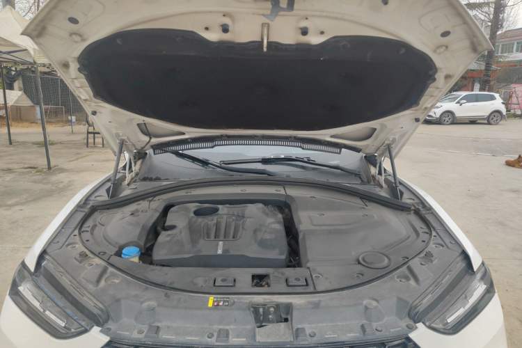 Used Wey VV7 2017 2.0T Ultra-Luxury Version Engine Bay