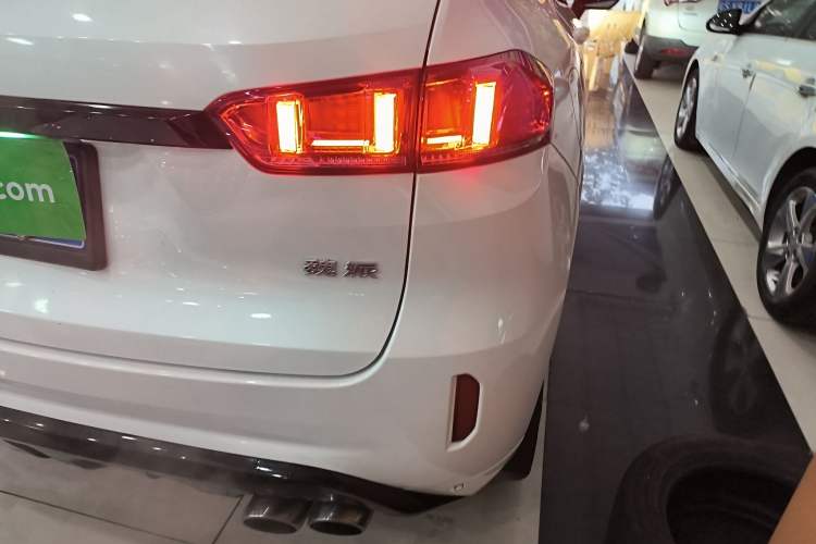 Used Wey VV7 2017 2.0T Flagship Model Exterior 3