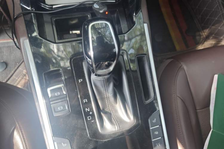 Used Wey VV7 2017 2.0T Flagship Model Gear Lever