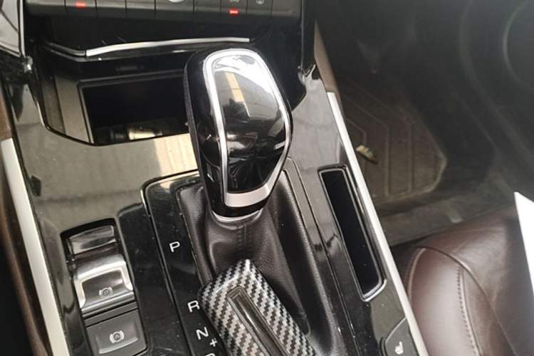 Used Wey VV7 2017 2.0T Ultra-Luxury Version Gear Lever