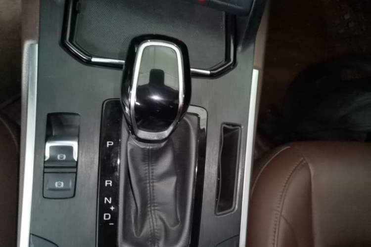 Used Wey VV7 2017 2.0T Ultra-Luxury Version Gear Lever