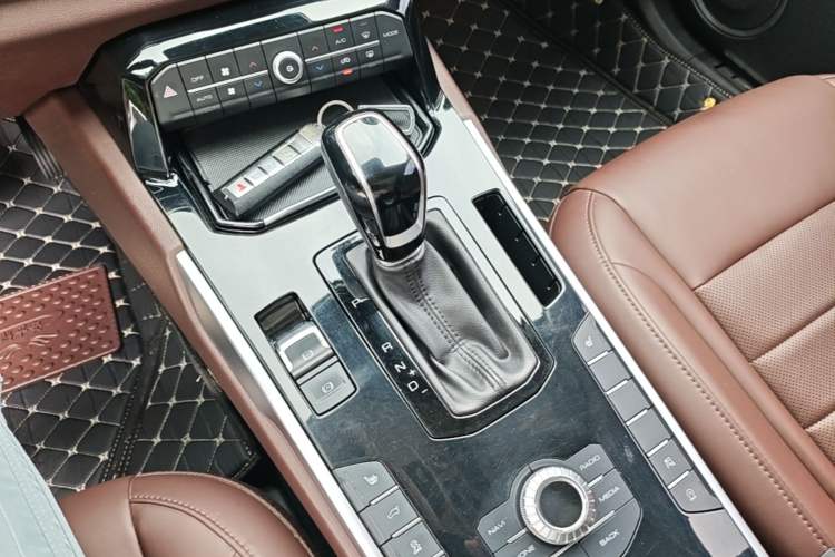 Used Wey VV7 2017 2.0T Ultra-Luxury Version Gear Lever