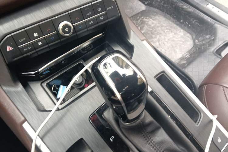 Used Wey VV7 2017 2.0T Flagship Model Gear Lever