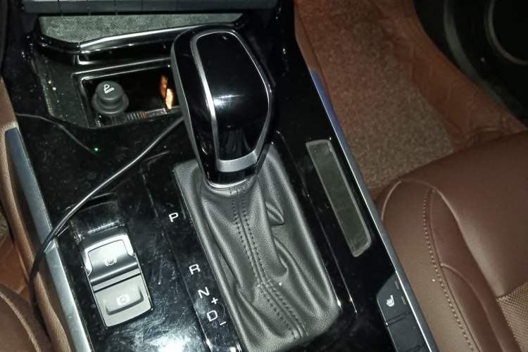 Used Wey VV7 2017 2.0T Flagship Model Gear Lever