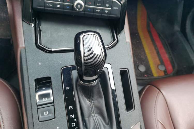 Used Wey VV7 2017 2.0T Flagship Model Gear Lever