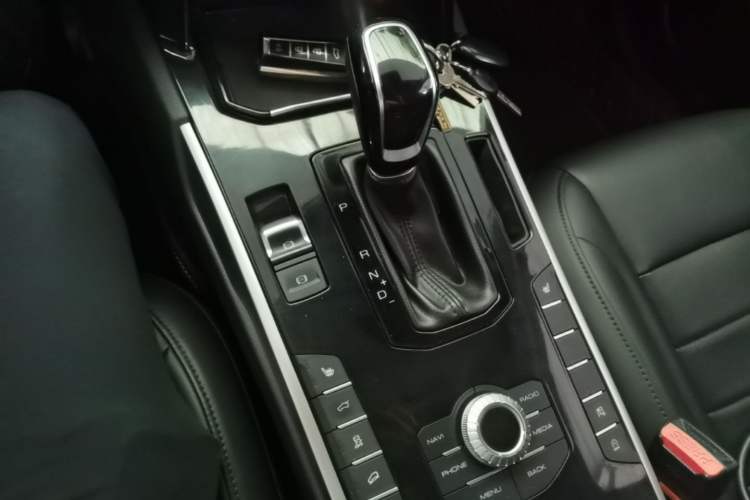 Used Wey VV7 2017 2.0T Ultra-Luxury Version Gear Lever