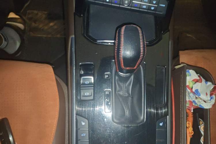 Used Wey VV7 2017 2.0T Ultra-Luxury Version Gear Lever