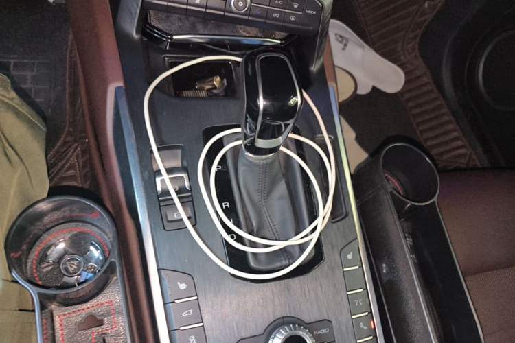 Used Wey VV7 2017 2.0T Flagship Model Gear Lever
