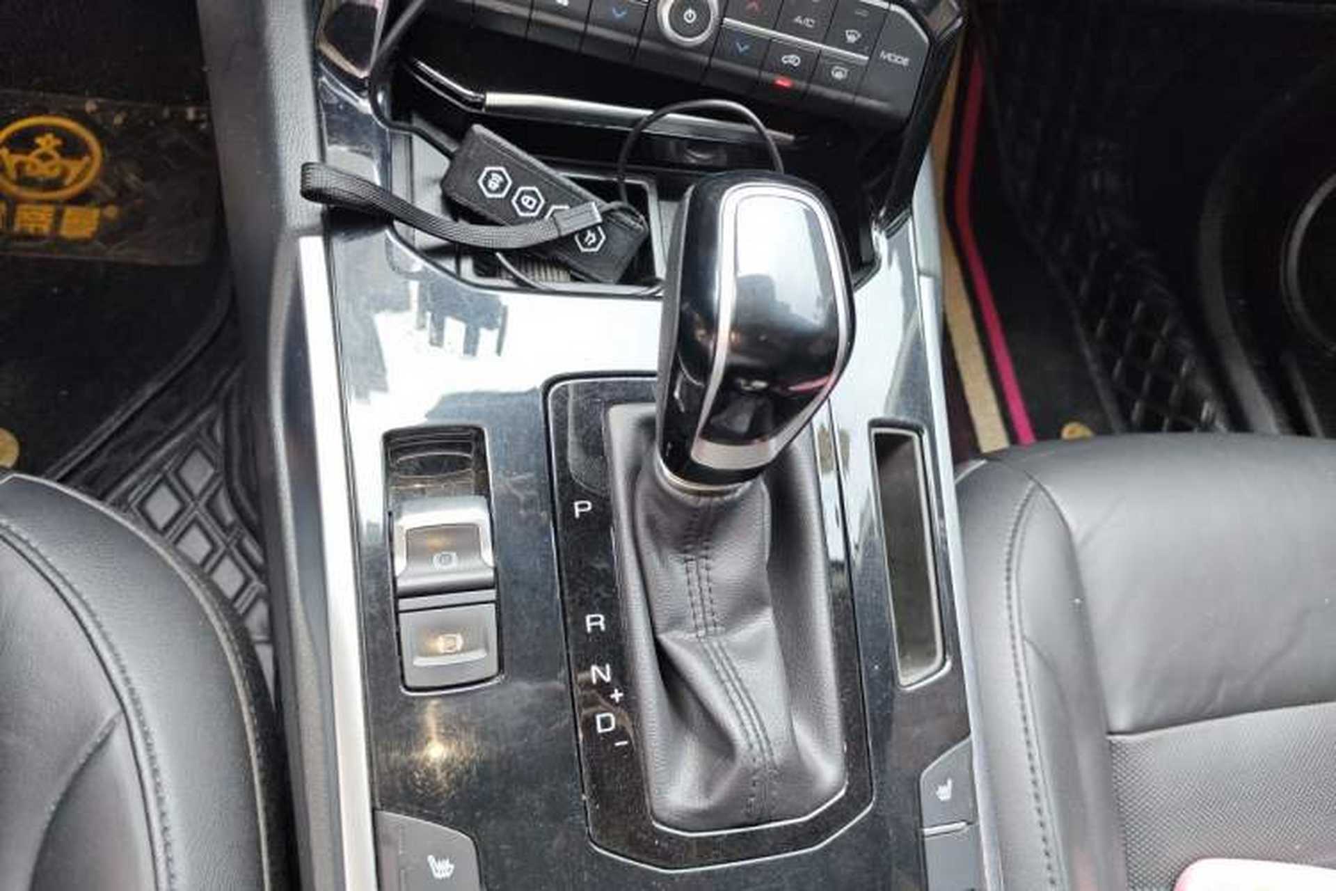 Used Wey VV7 2017 2.0T Flagship Model Gear Lever