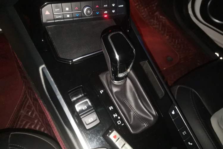 Used Wey VV7 2017 2.0T Flagship Model Gear Lever
