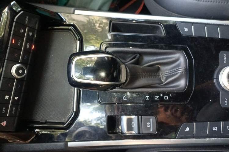 Used Wey VV7 2017 2.0T Luxury Model Gear Lever