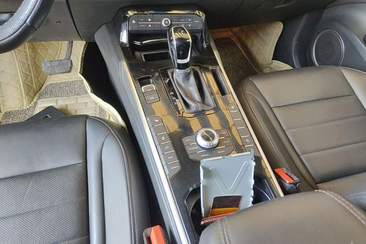 Used Wey VV7 2017 2.0T Luxury Model Gear Lever
