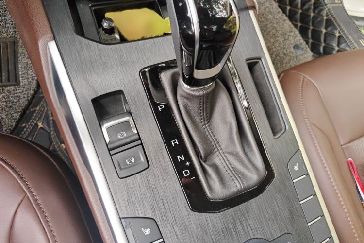 Used Wey VV7 2017 2.0T Ultra-Luxury Version Gear Lever