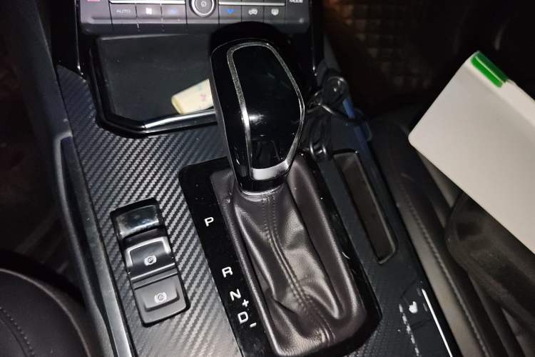Used Wey VV7 2017 2.0T Ultra-Luxury Version Gear Lever