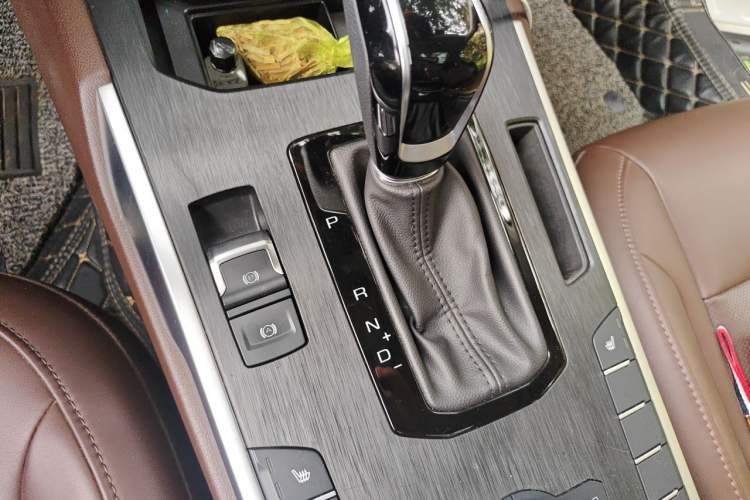 Used Wey VV7 2017 2.0T Ultra-Luxury Version Gear Lever