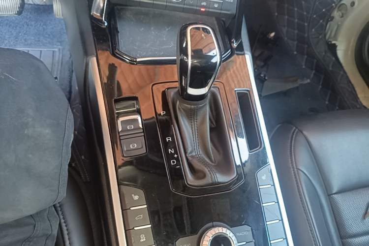 Used Wey VV7 2017 2.0T Ultra-Luxury Version Gear Lever