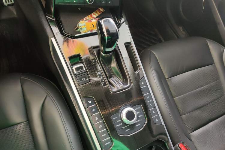 Used Wey VV7 2017 2.0T Flagship Model Gear Lever